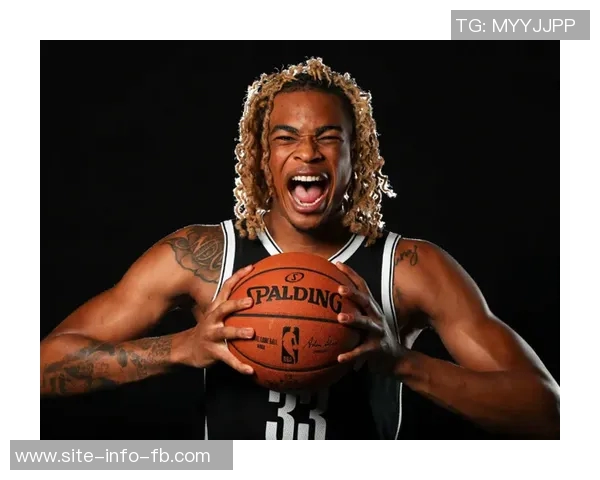 芬奇称赞迪林厄姆与里德默契配合突破篮下表现出色