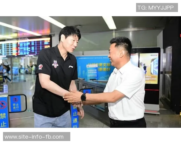 山东男篮与弗格深入沟通克里斯将于11月5日抵达山东加入球队 山东男篮与弗格深入沟通克里斯将于11月5日抵达山东加入球队